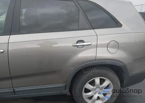 2011 Kia Sorento Lx z USA, uszkodzony, nr VIN 5XYKT3A10BG044652